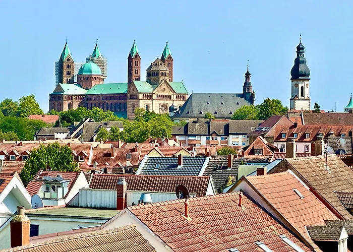 Dompanorama Kleiner Buddha Fuer 2-3pers Spira