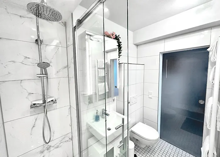 Dompanorama Kleiner Buddha Fuer 2-3pers Spira