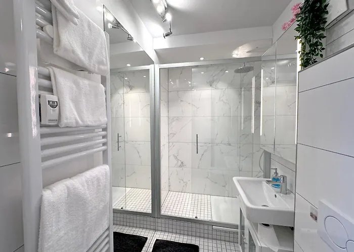 Dompanorama Kleiner Buddha Fuer 2-3pers Spira